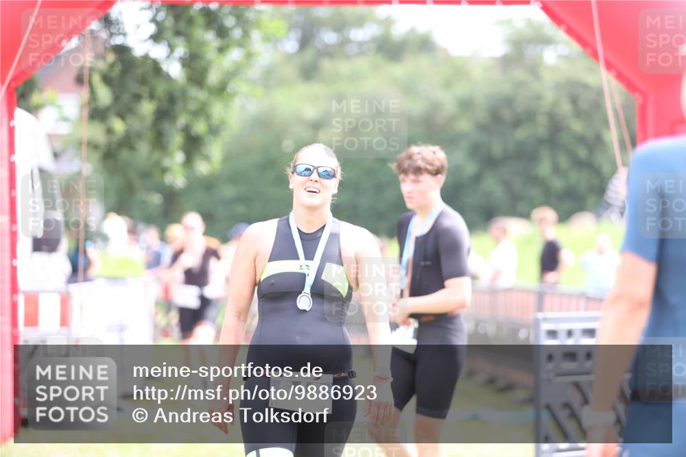 21.06.2026 - 29. Vierlanden-Triathlon Andreas Tolksdorf http://msf.ph/oto/9886923 21.06.2026 11:33:27 Ziel 486, 486 meine-sportfotos.de