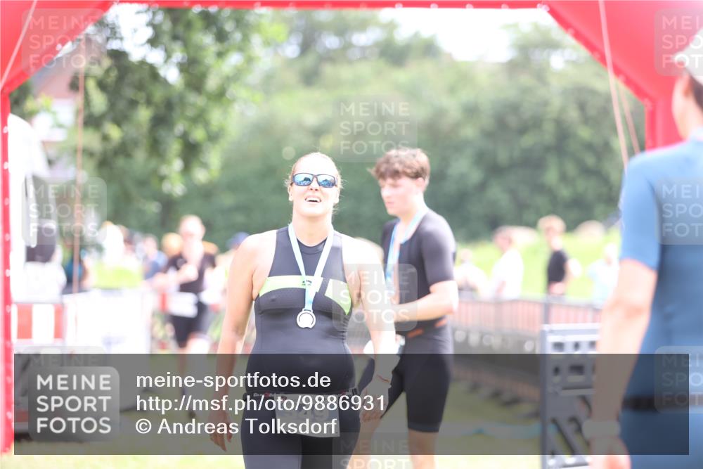 21.06.2026 - 29. Vierlanden-Triathlon Andreas Tolksdorf http://msf.ph/oto/9886931 21.06.2026 11:33:27 Ziel 486, 486 meine-sportfotos.de