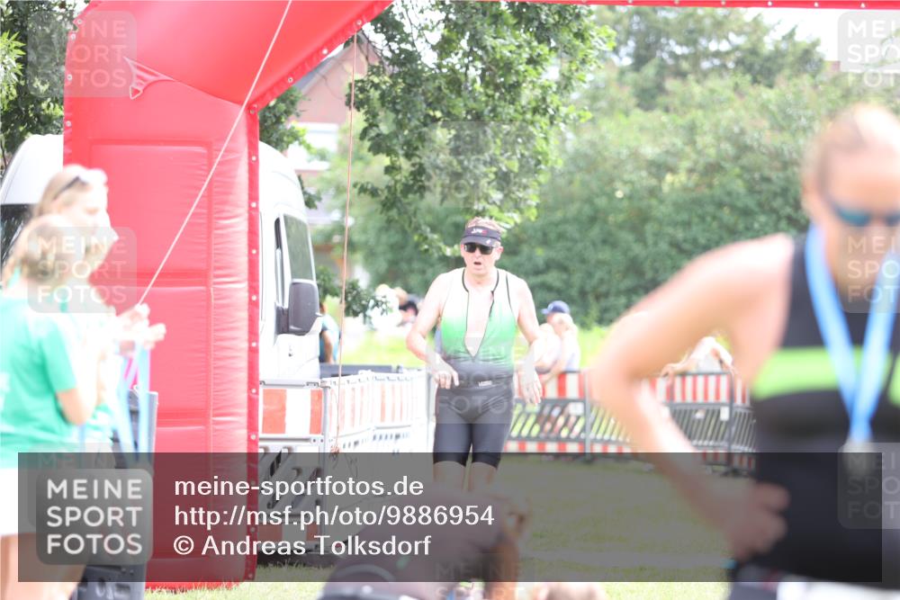21.06.2026 - 29. Vierlanden-Triathlon Andreas Tolksdorf http://msf.ph/oto/9886954 21.06.2026 11:33:44 Ziel 423, 585, 423, 585 meine-sportfotos.de