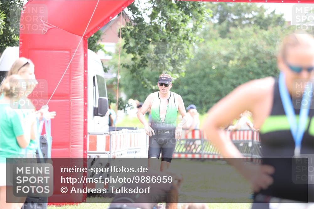 21.06.2026 - 29. Vierlanden-Triathlon Andreas Tolksdorf http://msf.ph/oto/9886959 21.06.2026 11:33:44 Ziel 423, 585, 423, 585 meine-sportfotos.de