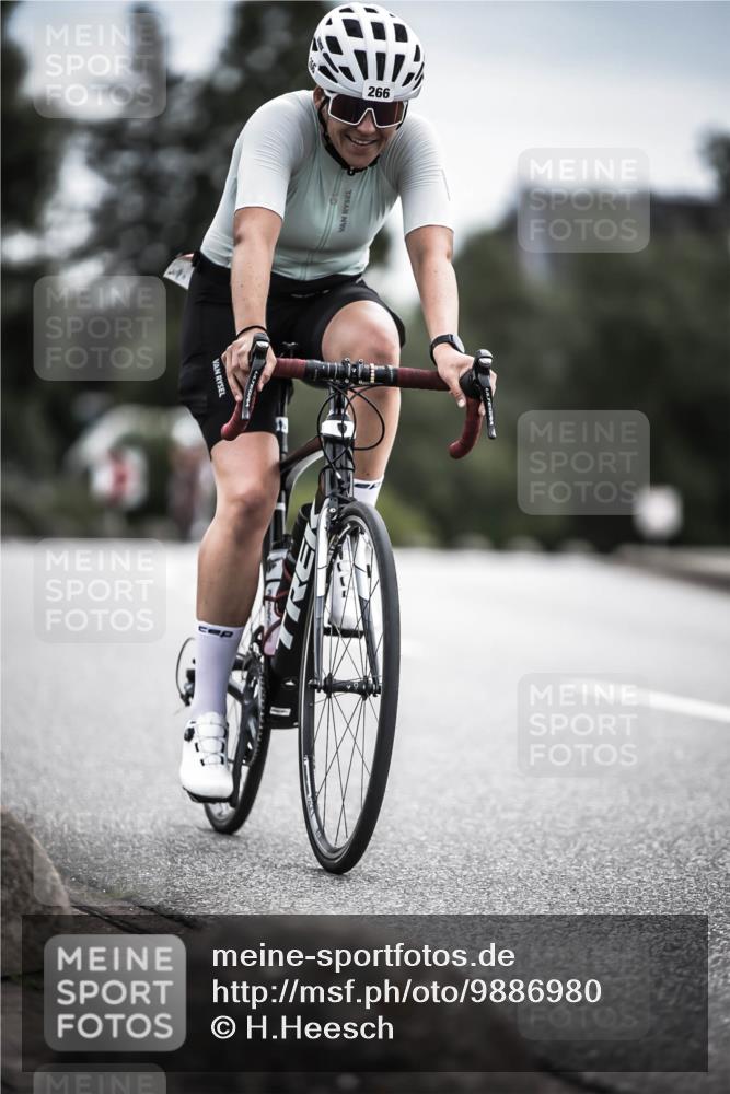 21.06.2026 - 29. Vierlanden-Triathlon H.Heesch http://msf.ph/oto/9886980 21.06.2026 10:42:54 Radfahren 217, 266, 338 meine-sportfotos.de