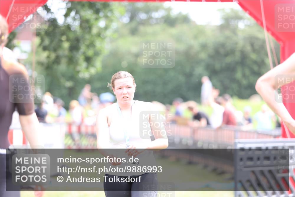 21.06.2026 - 29. Vierlanden-Triathlon Andreas Tolksdorf http://msf.ph/oto/9886993 21.06.2026 11:34:03 Ziel 330, 488, 330, 488 meine-sportfotos.de