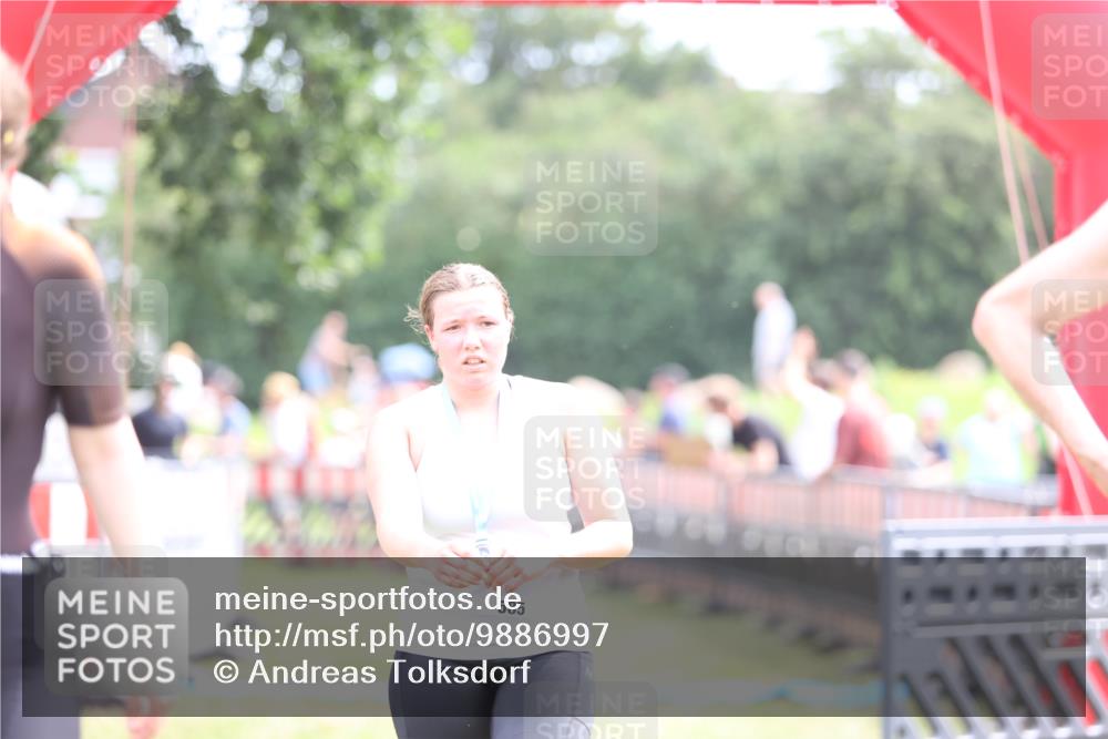 21.06.2026 - 29. Vierlanden-Triathlon Andreas Tolksdorf http://msf.ph/oto/9886997 21.06.2026 11:34:03 Ziel 330, 488, 330, 488 meine-sportfotos.de