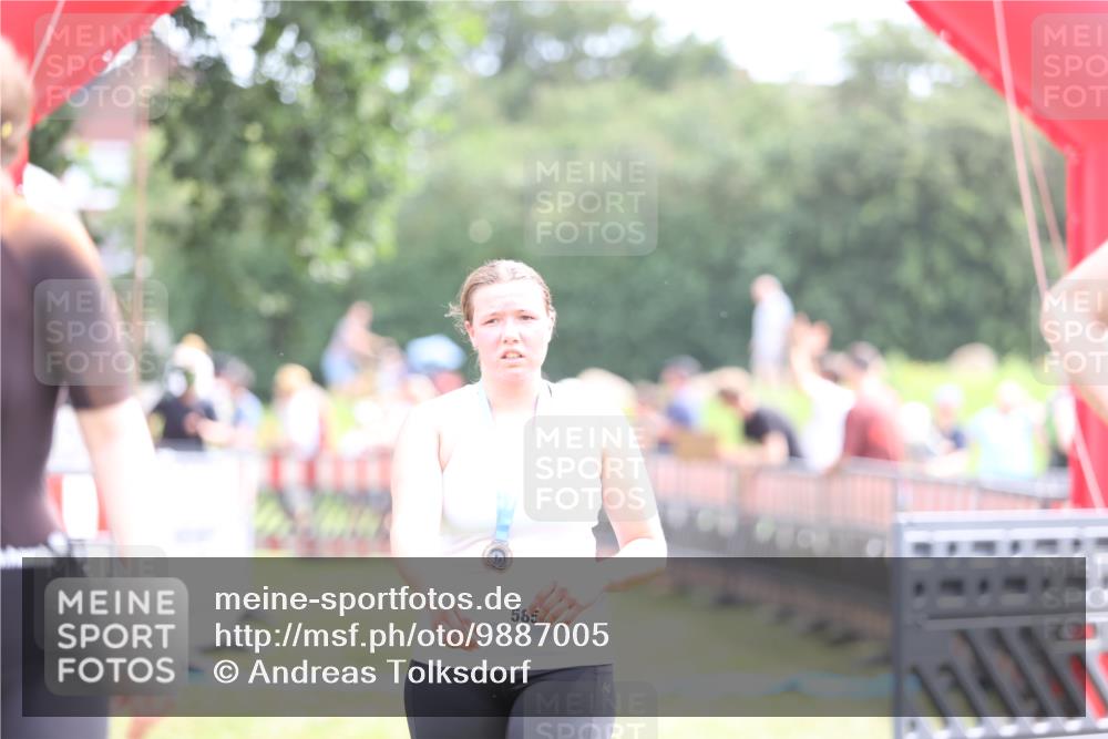 21.06.2026 - 29. Vierlanden-Triathlon Andreas Tolksdorf http://msf.ph/oto/9887005 21.06.2026 11:34:03 Ziel 330, 488, 330, 488 meine-sportfotos.de