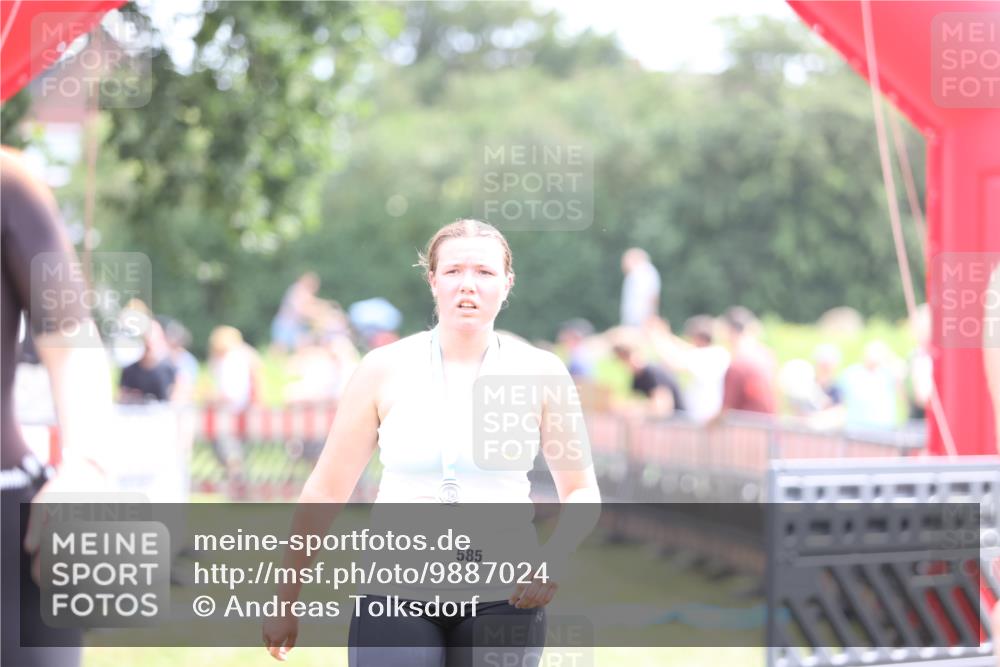 21.06.2026 - 29. Vierlanden-Triathlon Andreas Tolksdorf http://msf.ph/oto/9887024 21.06.2026 11:34:03 Ziel 330, 488, 330, 488 meine-sportfotos.de