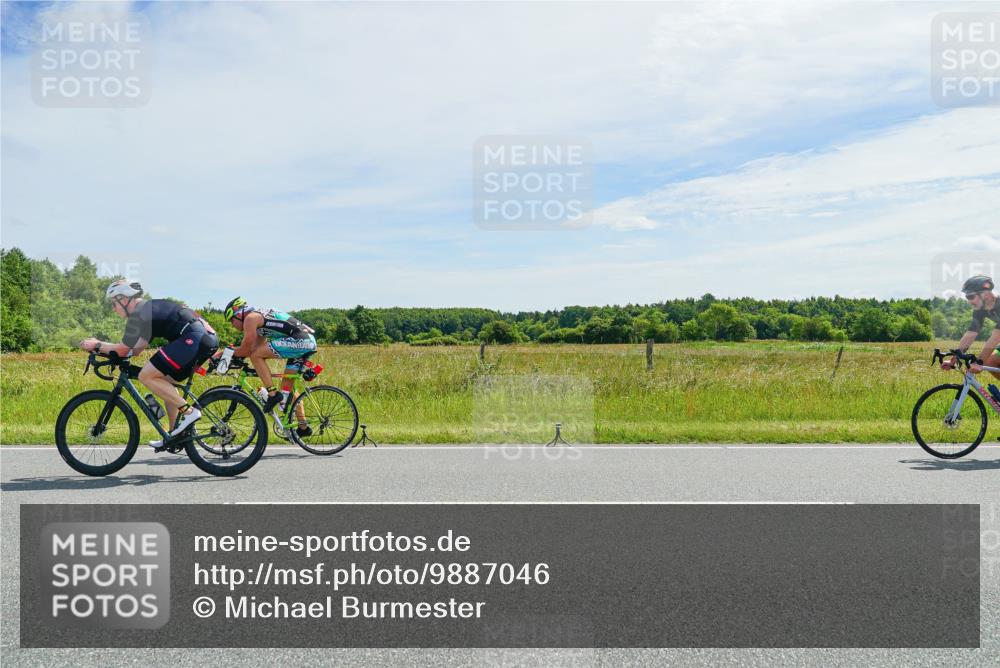 21.06.2026 - Viking Triathlon Michael Burmester http://msf.ph/oto/9887046 21.06.2026 11:54:34 Radfahren 2, 19, 81, 114, 234, 243, 264, 265, 392, 417, 447, 530, 627, 662 meine-sportfotos.de