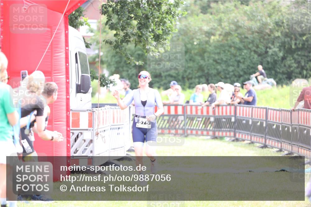 21.06.2026 - 29. Vierlanden-Triathlon Andreas Tolksdorf http://msf.ph/oto/9887056 21.06.2026 11:34:20 Ziel 575, 575 meine-sportfotos.de