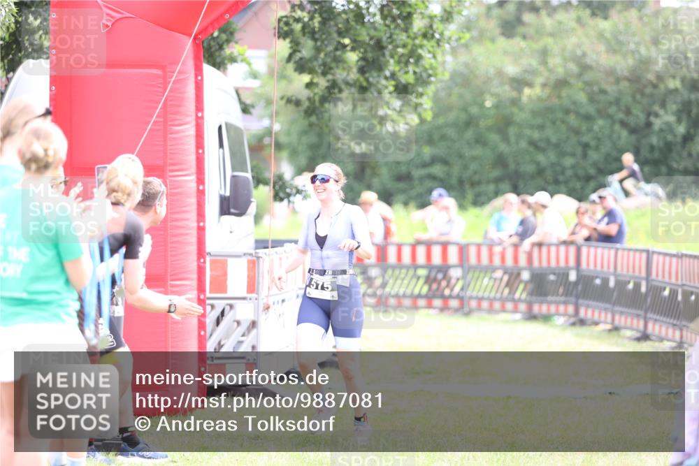 21.06.2026 - 29. Vierlanden-Triathlon Andreas Tolksdorf http://msf.ph/oto/9887081 21.06.2026 11:34:20 Ziel 575, 575 meine-sportfotos.de