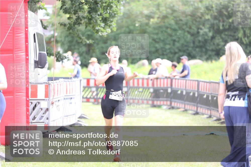 21.06.2026 - 29. Vierlanden-Triathlon Andreas Tolksdorf http://msf.ph/oto/9887085 21.06.2026 11:34:34 Ziel 506, 572, 506, 572 meine-sportfotos.de