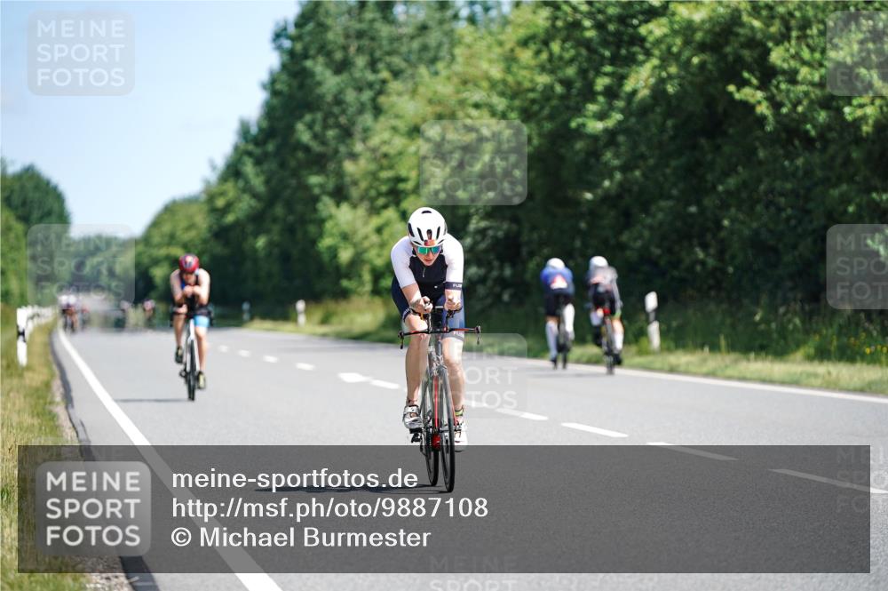 21.06.2026 - Viking Triathlon Michael Burmester http://msf.ph/oto/9887108 21.06.2026 11:30:58 Radfahren 104, 152, 393, 410, 489, 492, 493 meine-sportfotos.de
