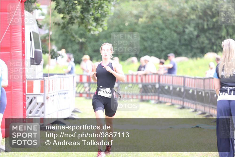 21.06.2026 - 29. Vierlanden-Triathlon Andreas Tolksdorf http://msf.ph/oto/9887113 21.06.2026 11:34:34 Ziel 506, 572, 506, 572 meine-sportfotos.de