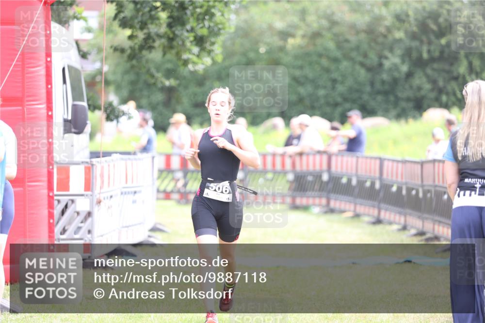 21.06.2026 - 29. Vierlanden-Triathlon Andreas Tolksdorf http://msf.ph/oto/9887118 21.06.2026 11:34:34 Ziel 506, 572, 506, 572 meine-sportfotos.de