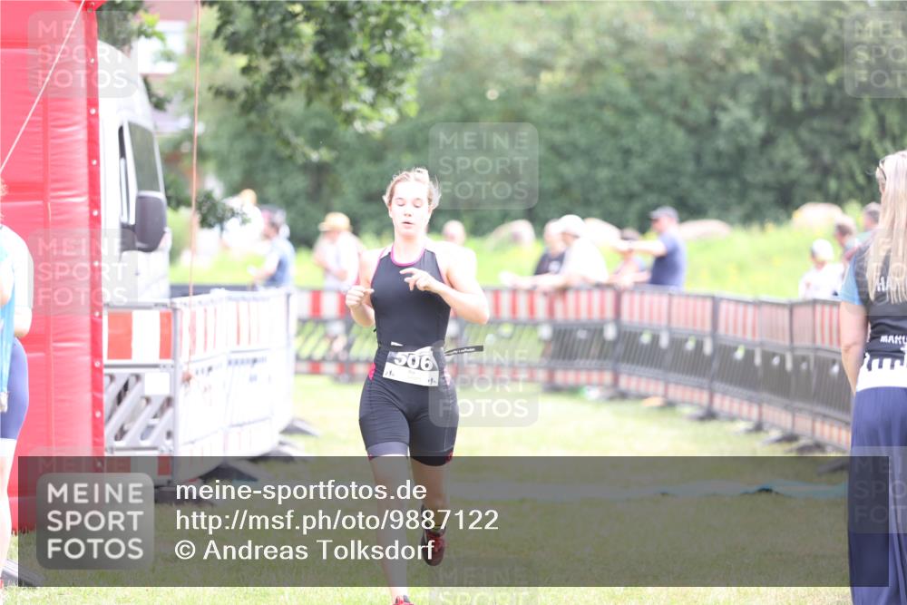 21.06.2026 - 29. Vierlanden-Triathlon Andreas Tolksdorf http://msf.ph/oto/9887122 21.06.2026 11:34:34 Ziel 506, 572, 506, 572 meine-sportfotos.de