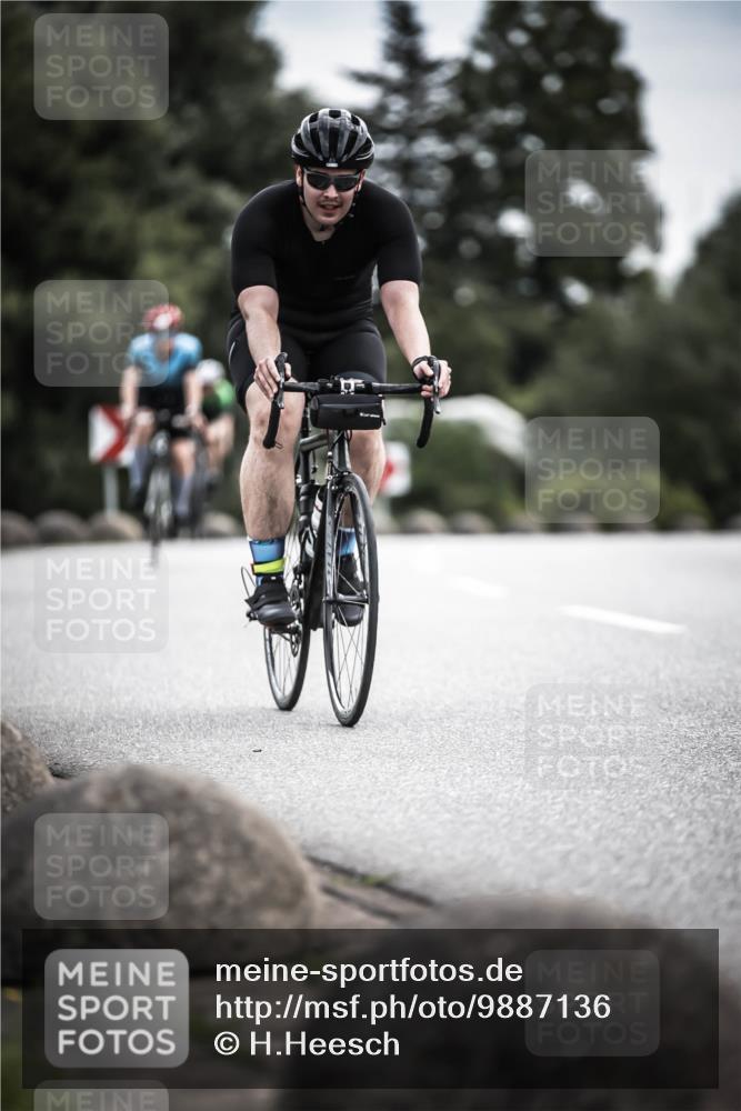 21.06.2026 - 29. Vierlanden-Triathlon H.Heesch http://msf.ph/oto/9887136 21.06.2026 10:43:12 Radfahren 19, 54, 167, 259, 260, 392, 443, 448, 467 meine-sportfotos.de