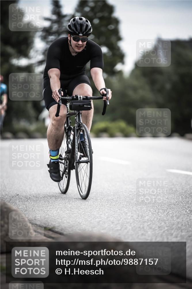21.06.2026 - 29. Vierlanden-Triathlon H.Heesch http://msf.ph/oto/9887157 21.06.2026 10:43:12 Radfahren 19, 54, 167, 259, 260, 392, 443, 448, 467 meine-sportfotos.de