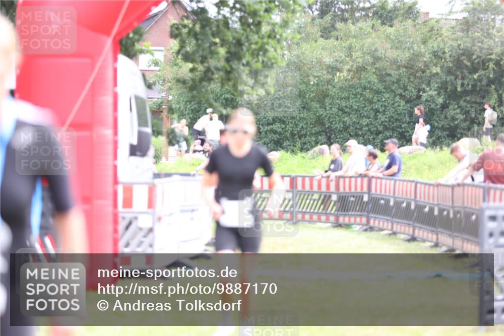 21.06.2026 - 29. Vierlanden-Triathlon Andreas Tolksdorf http://msf.ph/oto/9887170 21.06.2026 11:34:53 Ziel 561, 608, 561, 608 meine-sportfotos.de
