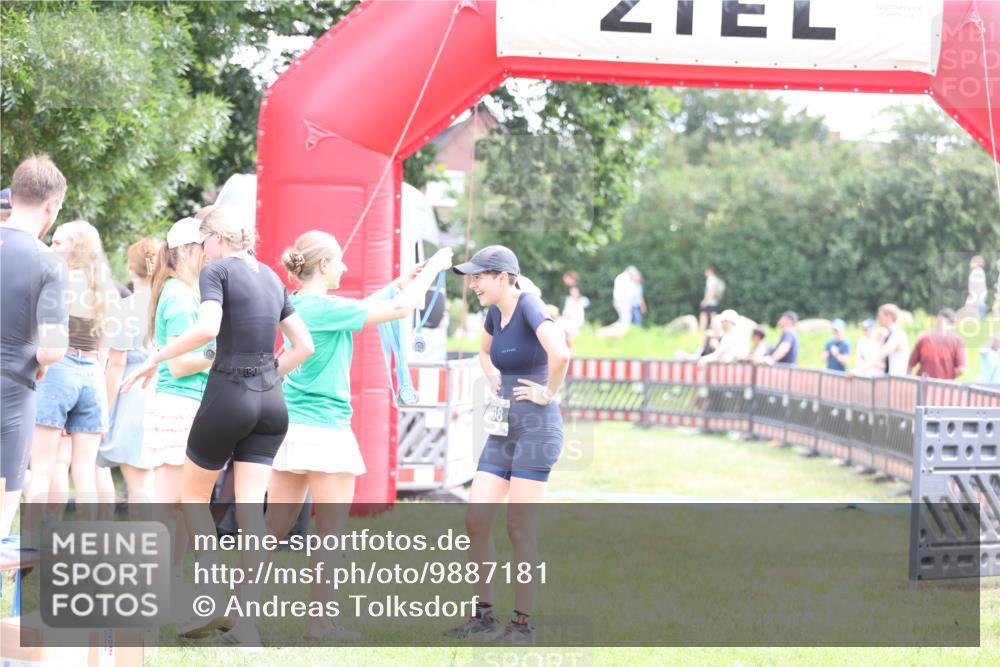21.06.2026 - 29. Vierlanden-Triathlon Andreas Tolksdorf http://msf.ph/oto/9887181 21.06.2026 11:34:59 Ziel 618, 618 meine-sportfotos.de