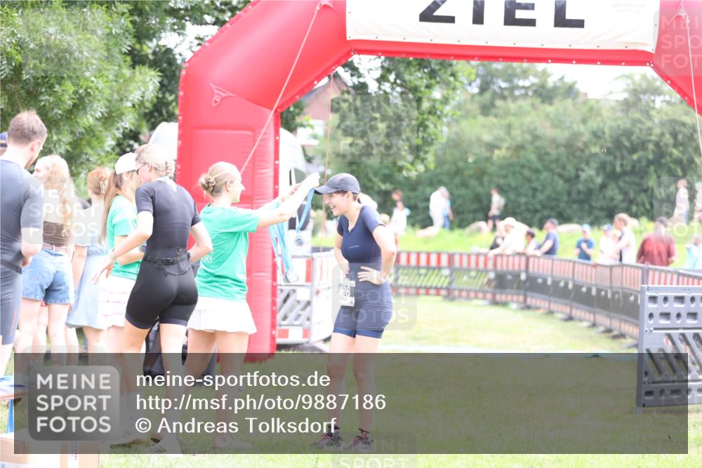21.06.2026 - 29. Vierlanden-Triathlon Andreas Tolksdorf http://msf.ph/oto/9887186 21.06.2026 11:34:59 Ziel 618, 618 meine-sportfotos.de