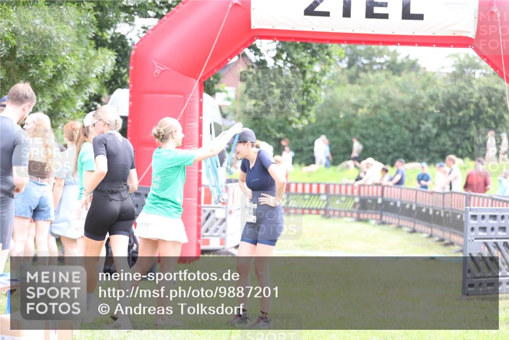 21.06.2026 - 29. Vierlanden-Triathlon Andreas Tolksdorf http://msf.ph/oto/9887201 21.06.2026 11:34:59 Ziel 618, 618 meine-sportfotos.de