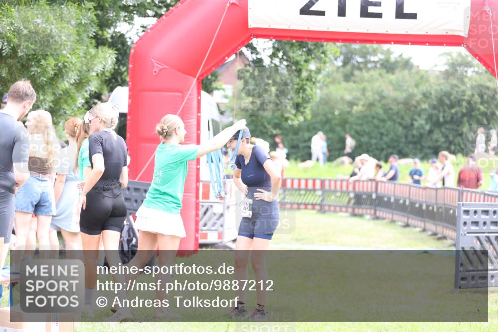 21.06.2026 - 29. Vierlanden-Triathlon Andreas Tolksdorf http://msf.ph/oto/9887212 21.06.2026 11:34:59 Ziel 618, 618 meine-sportfotos.de