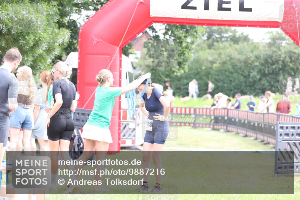 21.06.2026 - 29. Vierlanden-Triathlon Andreas Tolksdorf http://msf.ph/oto/9887216 21.06.2026 11:34:59 Ziel 618, 618 meine-sportfotos.de