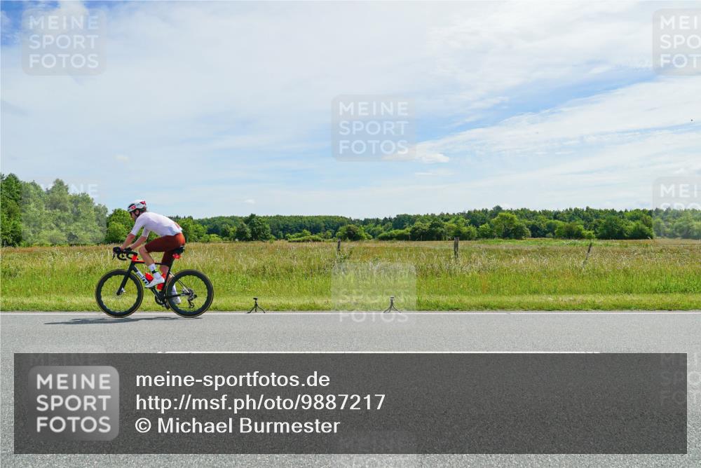 21.06.2026 - Viking Triathlon Michael Burmester http://msf.ph/oto/9887217 21.06.2026 11:55:53 Radfahren 14, 28, 49, 52, 133, 147, 262, 324, 360, 486, 505, 637 meine-sportfotos.de