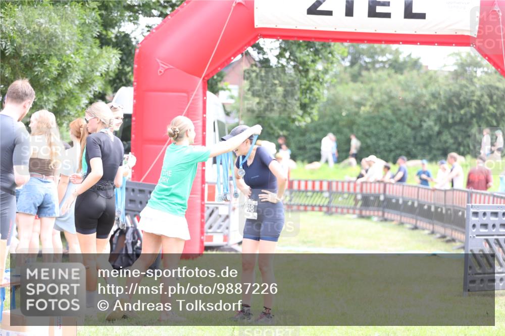 21.06.2026 - 29. Vierlanden-Triathlon Andreas Tolksdorf http://msf.ph/oto/9887226 21.06.2026 11:34:59 Ziel 618, 618 meine-sportfotos.de
