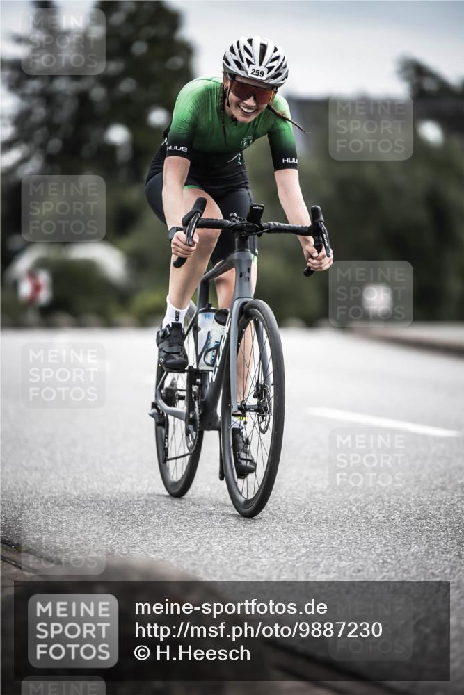 21.06.2026 - 29. Vierlanden-Triathlon H.Heesch http://msf.ph/oto/9887230 21.06.2026 10:43:16 Radfahren 19, 54, 96, 167, 259, 260, 392, 443, 447, 448, 467 meine-sportfotos.de