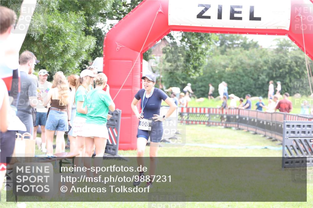 21.06.2026 - 29. Vierlanden-Triathlon Andreas Tolksdorf http://msf.ph/oto/9887231 21.06.2026 11:35:01 Ziel 606, 618, 606, 618 meine-sportfotos.de