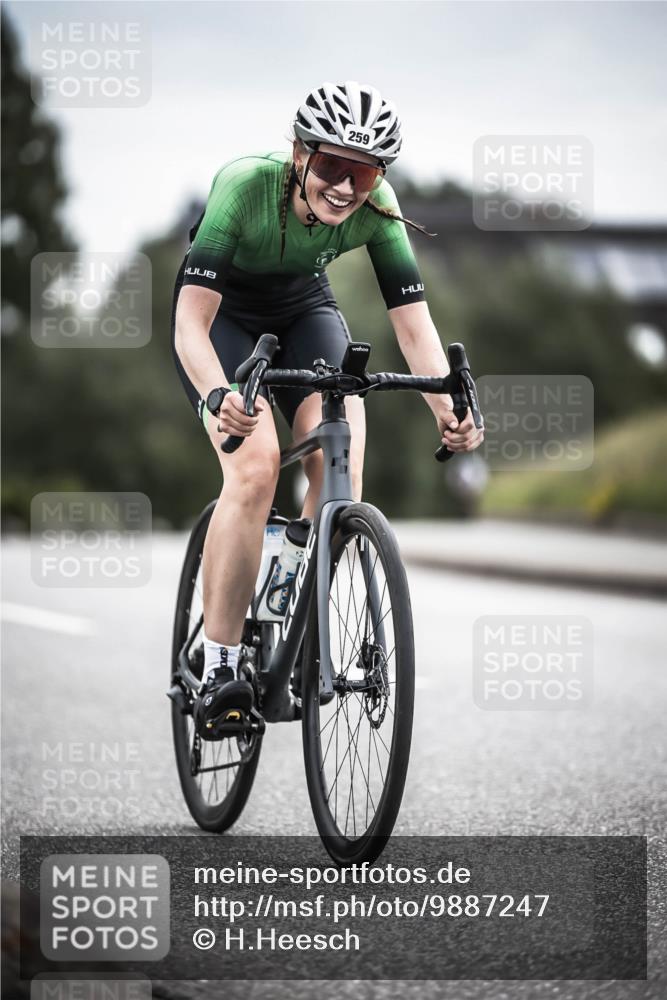 21.06.2026 - 29. Vierlanden-Triathlon H.Heesch http://msf.ph/oto/9887247 21.06.2026 10:43:17 Radfahren 19, 54, 96, 167, 259, 260, 392, 443, 447, 448, 467 meine-sportfotos.de