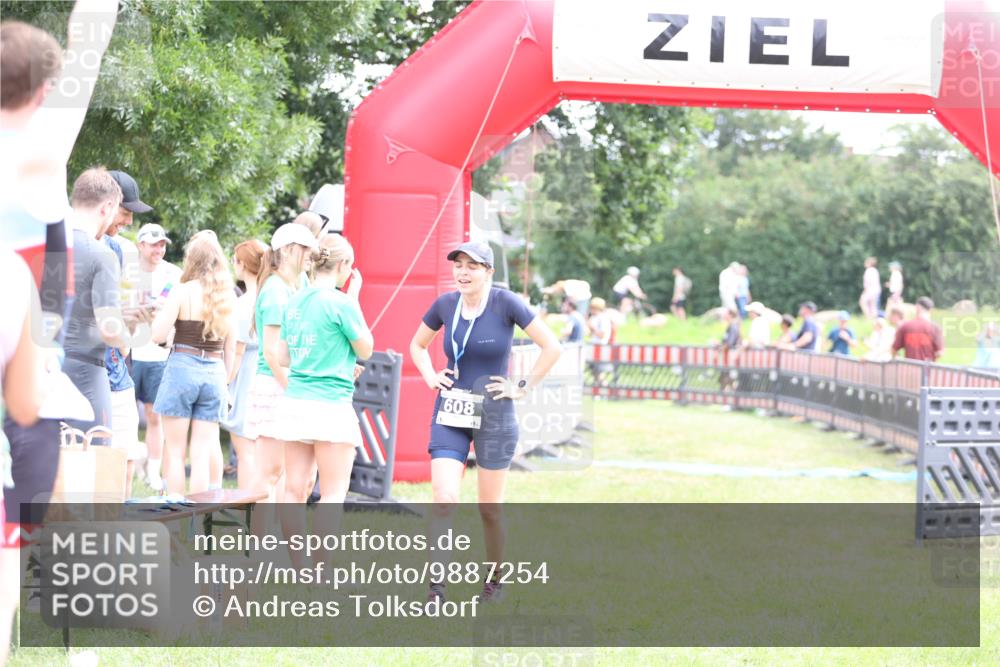 21.06.2026 - 29. Vierlanden-Triathlon Andreas Tolksdorf http://msf.ph/oto/9887254 21.06.2026 11:35:01 Ziel 606, 618, 606, 618 meine-sportfotos.de
