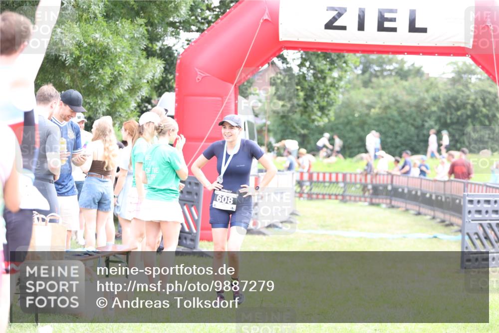 21.06.2026 - 29. Vierlanden-Triathlon Andreas Tolksdorf http://msf.ph/oto/9887279 21.06.2026 11:35:01 Ziel 606, 618, 606, 618 meine-sportfotos.de