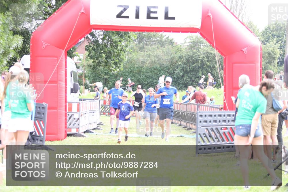 21.06.2026 - 29. Vierlanden-Triathlon Andreas Tolksdorf http://msf.ph/oto/9887284 21.06.2026 11:35:10 Ziel 438, 606, 618, 438, 606, 618 meine-sportfotos.de