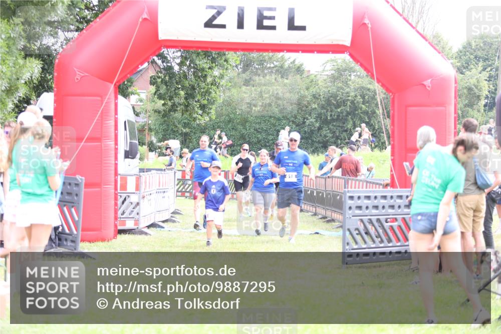 21.06.2026 - 29. Vierlanden-Triathlon Andreas Tolksdorf http://msf.ph/oto/9887295 21.06.2026 11:35:10 Ziel 438, 606, 618, 438, 606, 618 meine-sportfotos.de