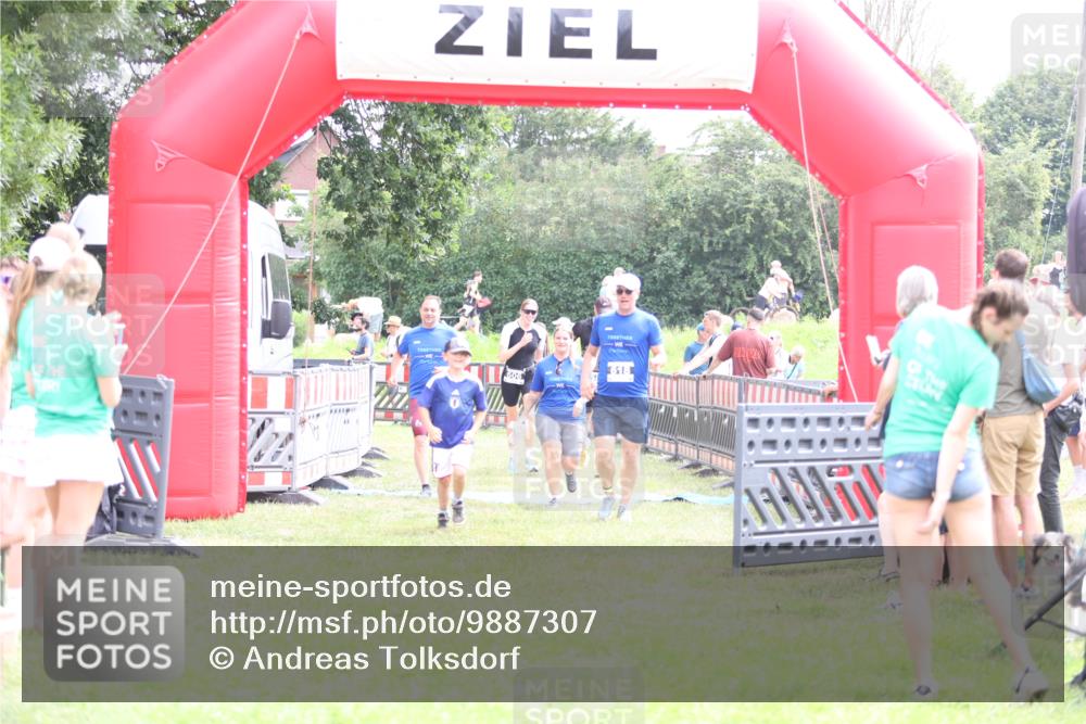 21.06.2026 - 29. Vierlanden-Triathlon Andreas Tolksdorf http://msf.ph/oto/9887307 21.06.2026 11:35:10 Ziel 438, 606, 618, 438, 606, 618 meine-sportfotos.de