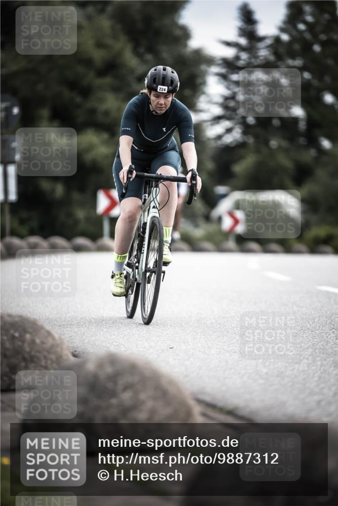 21.06.2026 - 29. Vierlanden-Triathlon H.Heesch http://msf.ph/oto/9887312 21.06.2026 10:43:36 Radfahren 103, 224, 230 meine-sportfotos.de