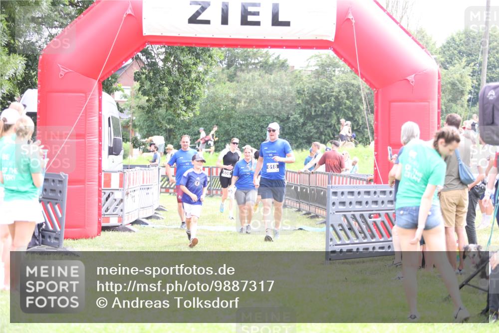 21.06.2026 - 29. Vierlanden-Triathlon Andreas Tolksdorf http://msf.ph/oto/9887317 21.06.2026 11:35:10 Ziel 438, 606, 618, 438, 606, 618 meine-sportfotos.de