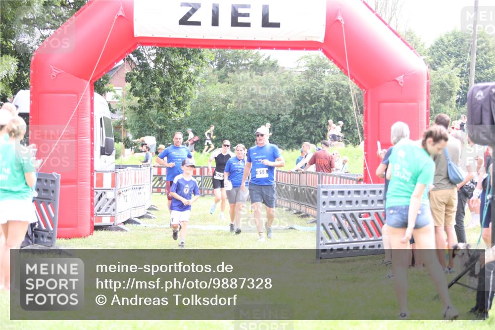 21.06.2026 - 29. Vierlanden-Triathlon Andreas Tolksdorf http://msf.ph/oto/9887328 21.06.2026 11:35:10 Ziel 438, 606, 618, 438, 606, 618 meine-sportfotos.de