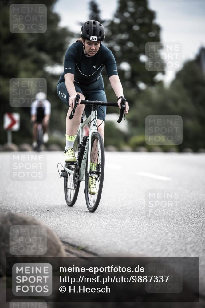 21.06.2026 - 29. Vierlanden-Triathlon H.Heesch http://msf.ph/oto/9887337 21.06.2026 10:43:36 Radfahren 103, 224, 230 meine-sportfotos.de