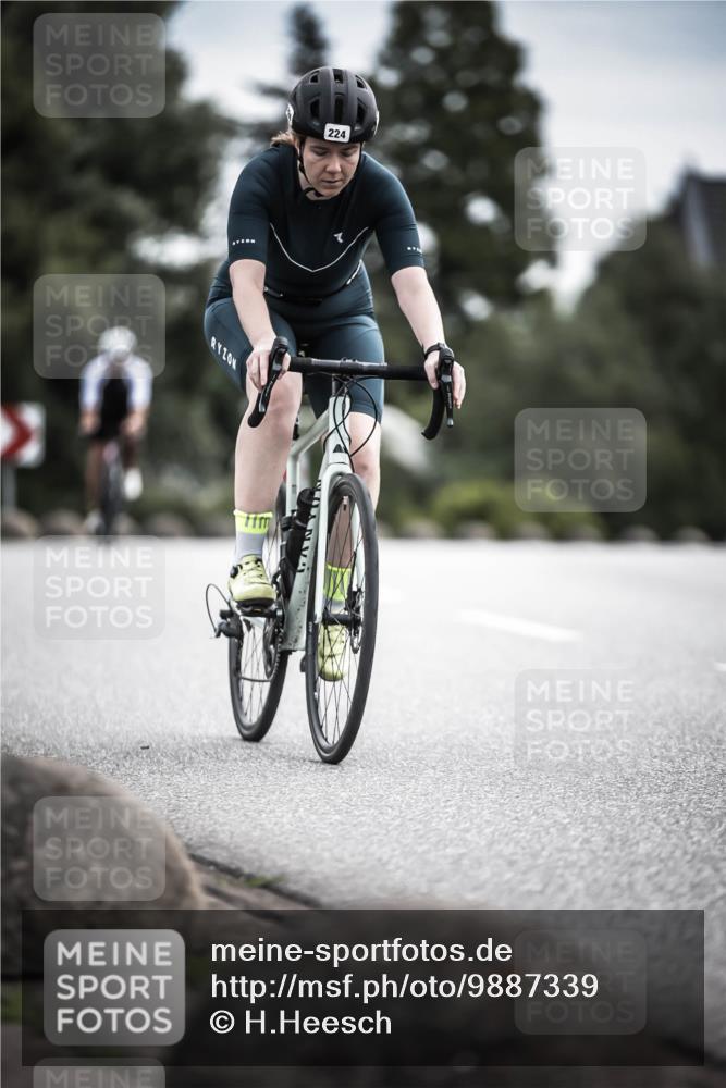 21.06.2026 - 29. Vierlanden-Triathlon H.Heesch http://msf.ph/oto/9887339 21.06.2026 10:43:36 Radfahren 103, 224, 230 meine-sportfotos.de