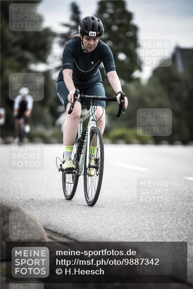 21.06.2026 - 29. Vierlanden-Triathlon H.Heesch http://msf.ph/oto/9887342 21.06.2026 10:43:36 Radfahren 103, 224, 230 meine-sportfotos.de