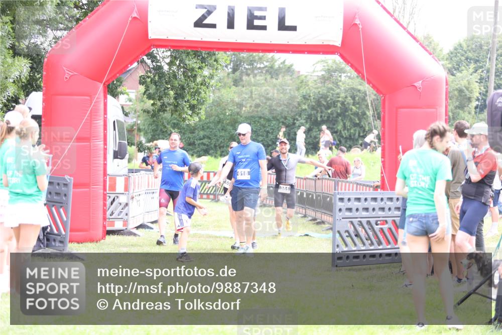 21.06.2026 - 29. Vierlanden-Triathlon Andreas Tolksdorf http://msf.ph/oto/9887348 21.06.2026 11:35:11 Ziel 438, 606, 618, 438, 606, 618 meine-sportfotos.de