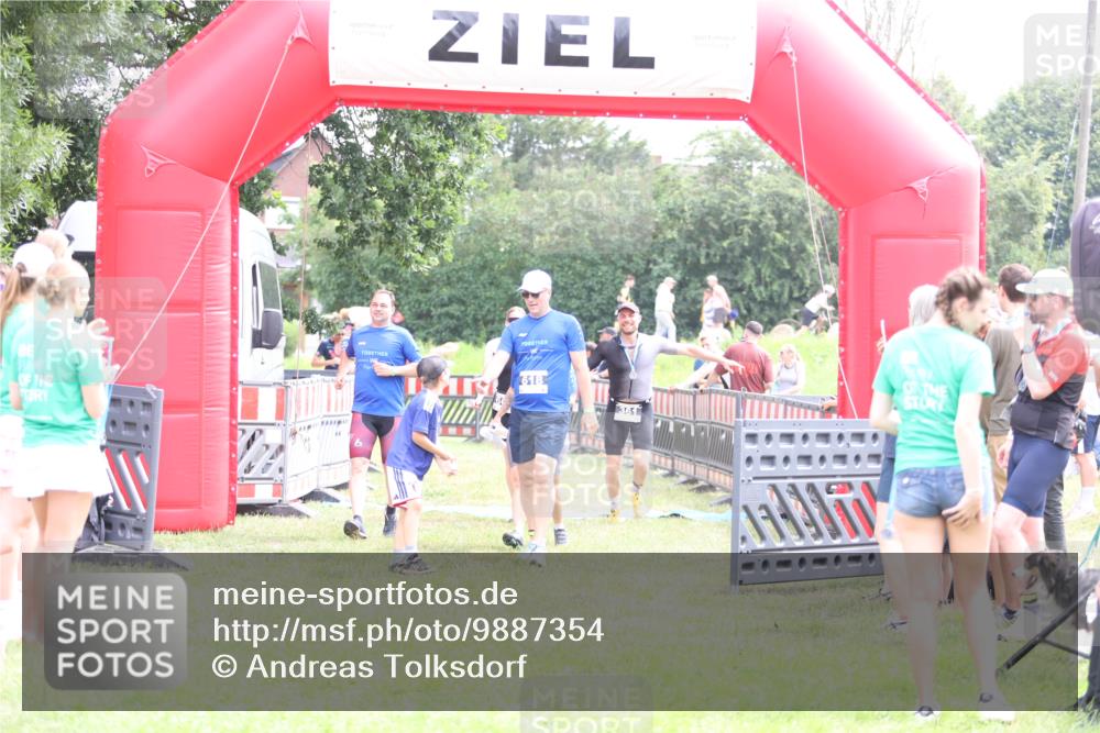 21.06.2026 - 29. Vierlanden-Triathlon Andreas Tolksdorf http://msf.ph/oto/9887354 21.06.2026 11:35:11 Ziel 438, 606, 618, 438, 606, 618 meine-sportfotos.de