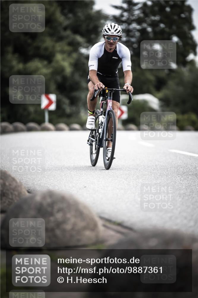 21.06.2026 - 29. Vierlanden-Triathlon H.Heesch http://msf.ph/oto/9887361 21.06.2026 10:43:39 Radfahren 103, 224, 230 meine-sportfotos.de
