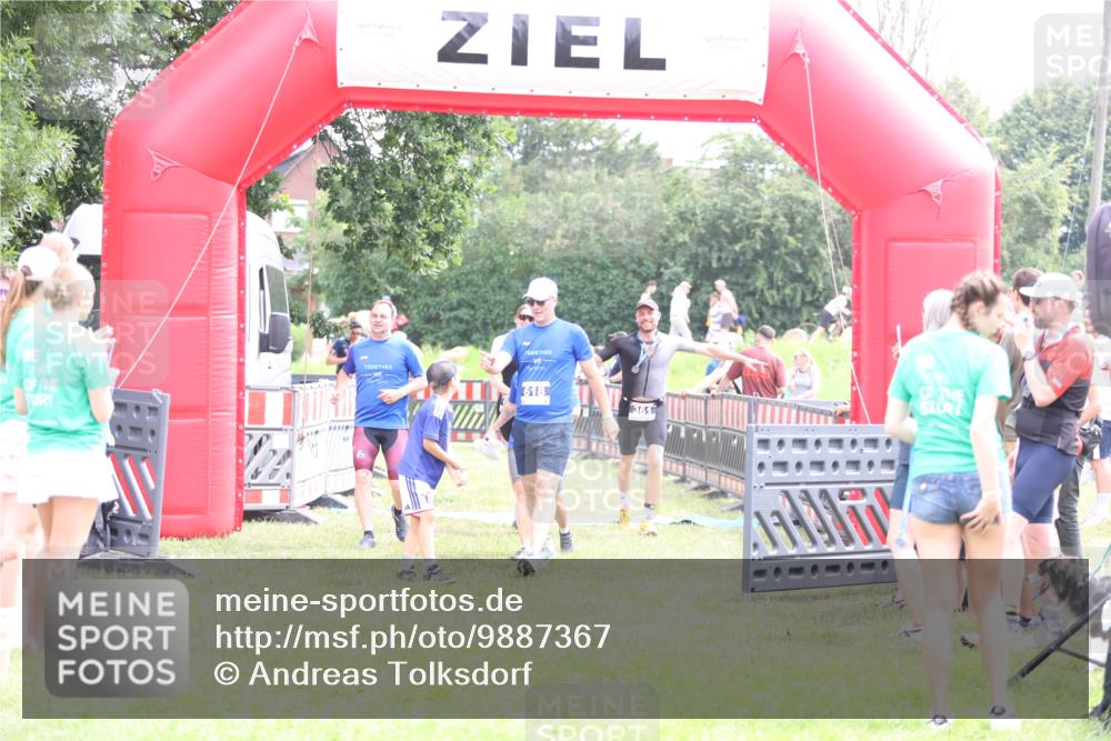 21.06.2026 - 29. Vierlanden-Triathlon Andreas Tolksdorf http://msf.ph/oto/9887367 21.06.2026 11:35:11 Ziel 438, 606, 618, 438, 606, 618 meine-sportfotos.de