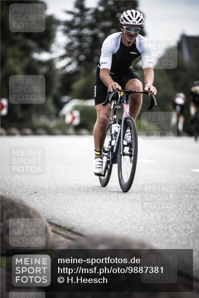21.06.2026 - 29. Vierlanden-Triathlon H.Heesch http://msf.ph/oto/9887381 21.06.2026 10:43:39 Radfahren 103, 224, 230 meine-sportfotos.de