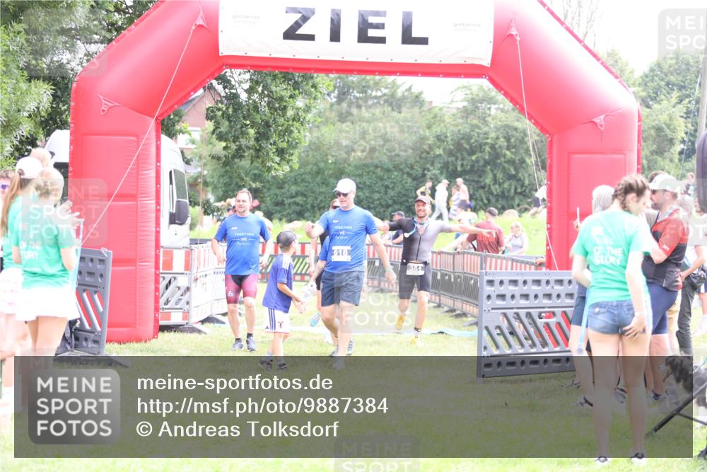 21.06.2026 - 29. Vierlanden-Triathlon Andreas Tolksdorf http://msf.ph/oto/9887384 21.06.2026 11:35:11 Ziel 438, 606, 618, 438, 606, 618 meine-sportfotos.de