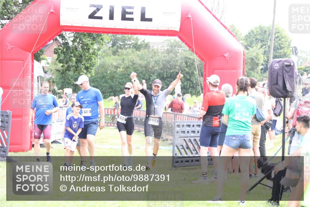 21.06.2026 - 29. Vierlanden-Triathlon Andreas Tolksdorf http://msf.ph/oto/9887391 21.06.2026 11:35:13 Ziel 438, 606, 618, 438, 606, 618 meine-sportfotos.de