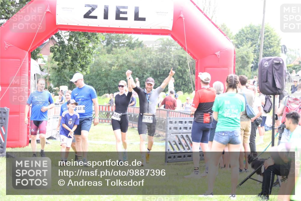 21.06.2026 - 29. Vierlanden-Triathlon Andreas Tolksdorf http://msf.ph/oto/9887396 21.06.2026 11:35:13 Ziel 438, 606, 618, 438, 606, 618 meine-sportfotos.de