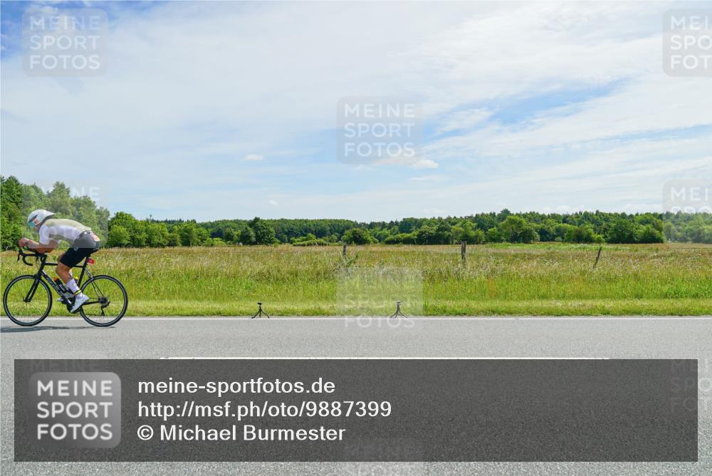 21.06.2026 - Viking Triathlon Michael Burmester http://msf.ph/oto/9887399 21.06.2026 11:58:04 Radfahren 54, 192, 275, 352, 430, 453, 523, 605, 667 meine-sportfotos.de